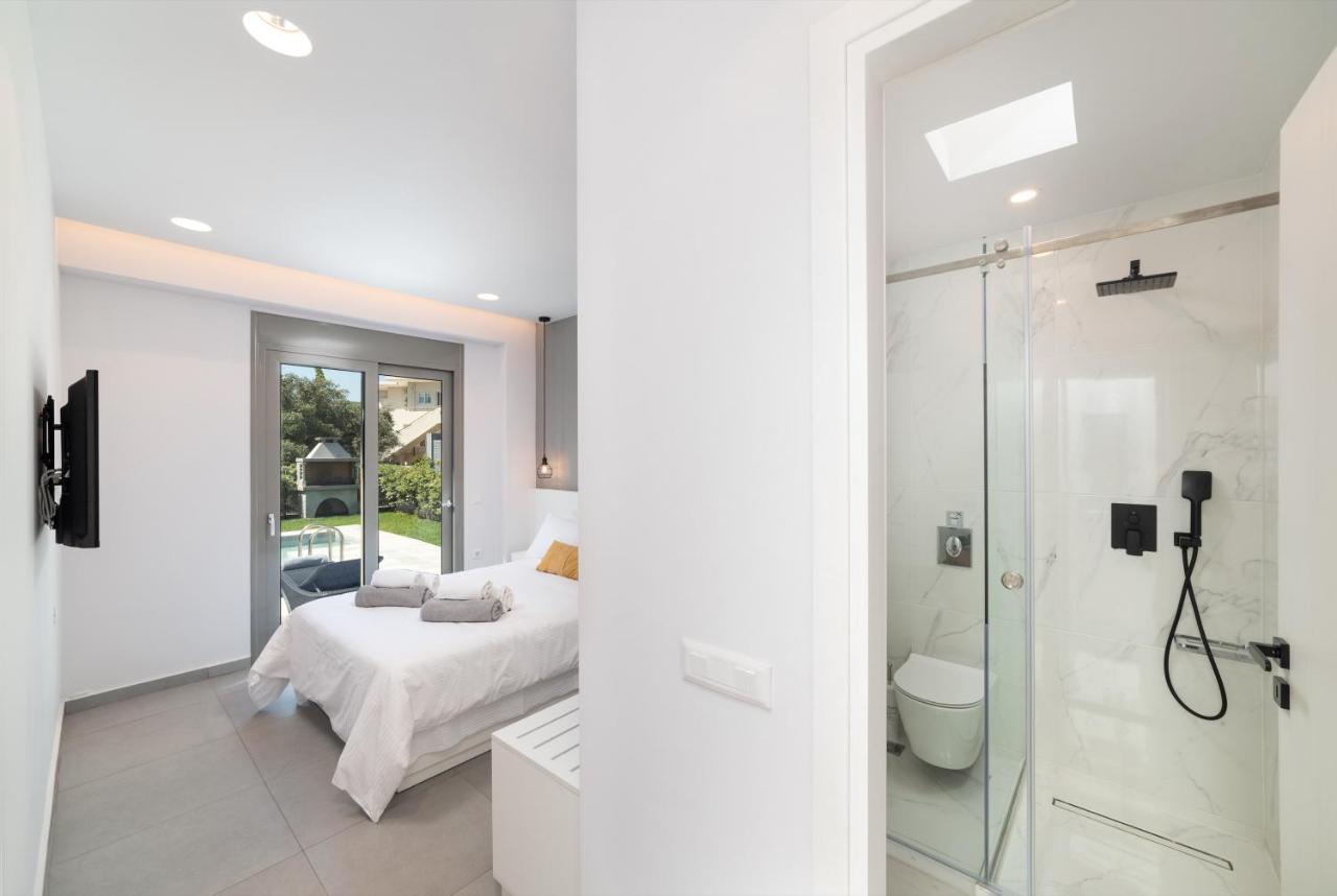 Villa Ampela By Posarellivillas Agia Marina  Luaran gambar